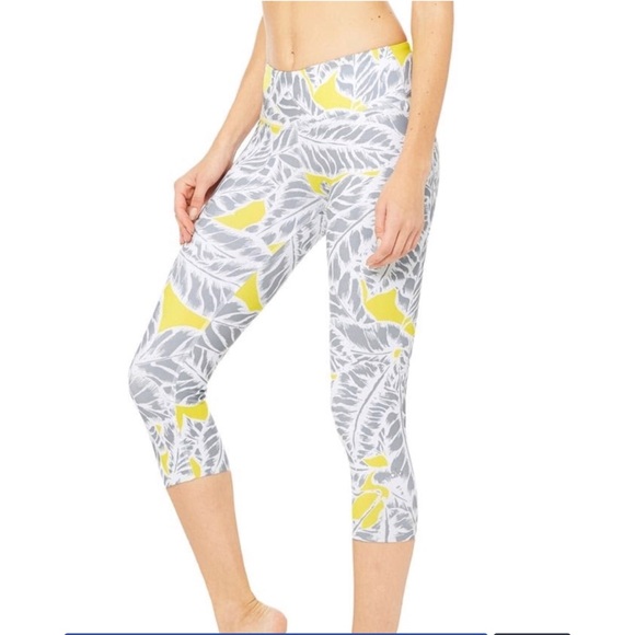 ALO Yoga Pants - Alo Yoga Airbrush Capri Size Large